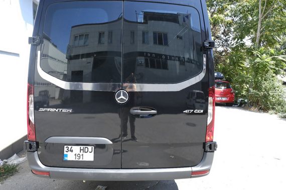 Кромка заднего стекла V-2 Carmos (2 шт, нерж) для Mercedes Sprinter W907/W910 2018- гг | Зображення 1
