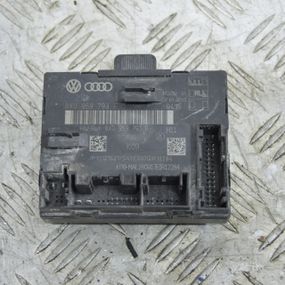 Блок керування дверей передньої правої Audi A1 8X 2010-2020 Модуль дверей передній правий Ауді 8X0959793F