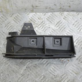 Кронштейн заднього бампера правий Volvo V50 2004-2007 Кріплення бампера заднє праве Вольво в50 30764179