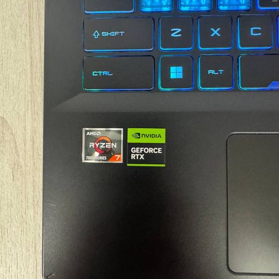 Игровой ноутбук Б-класс MSI Bravo 15 C7VFK / 15.6" (1920x1080) IPS / AMD Ryzen 7 7735HS (8 (16) ядер по 3.2 - 4.75 GHz) / 16 GB DDR5 / 512 GB SSD NVMe / nVidia GeForce RTX 4060, 8 GB GDDR6, 128-bit / WebCam б/у | Зображення 5