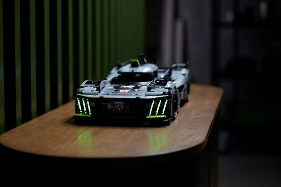 Конструктор LEGO Technic PEUGEOT 9X8 24H Le Mans Hybrid (42156) | Зображення 5