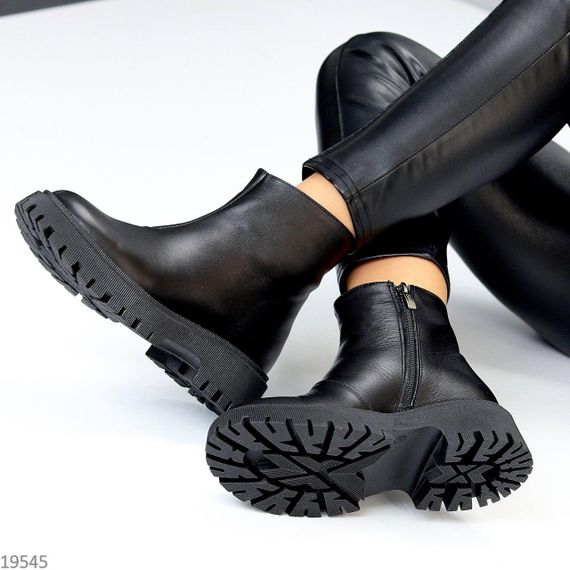 Комфортні чорні зимові черевики натуральна шкіра стильний мінімалізм