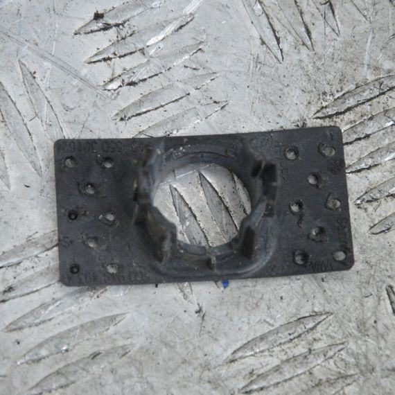 Кронштейн датчика парктроніка Volkswagen Golf VII 2012-2020 Кріплення датчика паркування Фольксваген 5G0919493A | Зображення 1