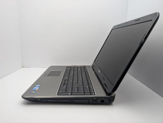Ноутбук Dell Inspiron N5010 / 15.6" (1366x768) TN / Intel Core i3-370M (2 (4) ядра по 2.4 GHz) / 6 GB DDR3 / 500 GB HDD / AMD Radeon HD 5650, 1 GB GDDR3, 128-bit / WebCam / DVD-ROM б/в | Зображення 4