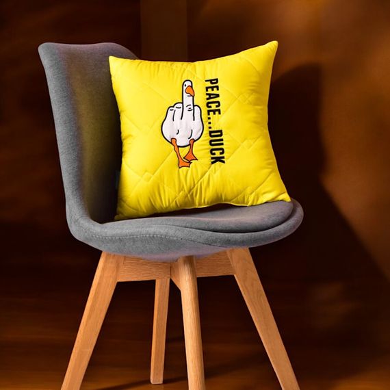 Декоративна подушка PEACE… DUCK, 40x40 см, мікрофібра, стьобаний чохол, жовта з гумористичним принтом гусака (8-35750*001) | Зображення 7