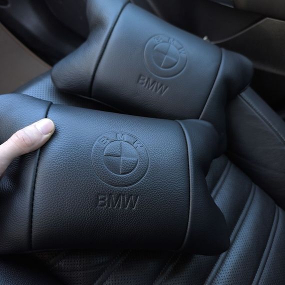 Преміальний набір автоподушок BMW із натуральної шкіри – подушки + брелок | Зображення 1