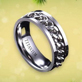 Серебристое кольцо из титановой стали с вращающимися серебристыми цепями посередине стильное размер 18
