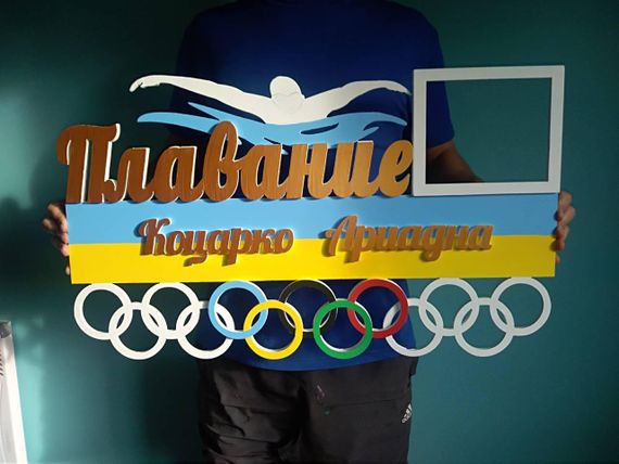 Медальниця плавання , іменна з поличкою, дерев'яна, тримач для медалей, медальниці, Сірий