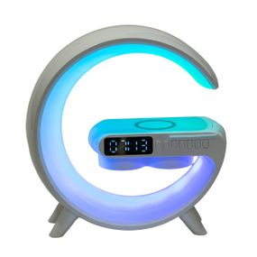 Портативна колонка із зарядкою для телефона та RGB-підсвіткою 15 Вт біла UR126