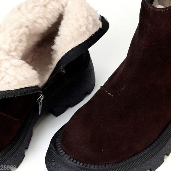 Шикарні зимові лаконічні черевики натуральна замша колір Шоколад | Зображення 2