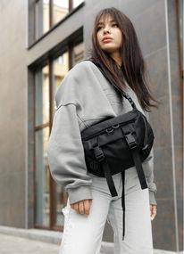 Жіноча сумка бананка Sambag Dynamicdart чорна 38 × 21 × 7 см (80411065)