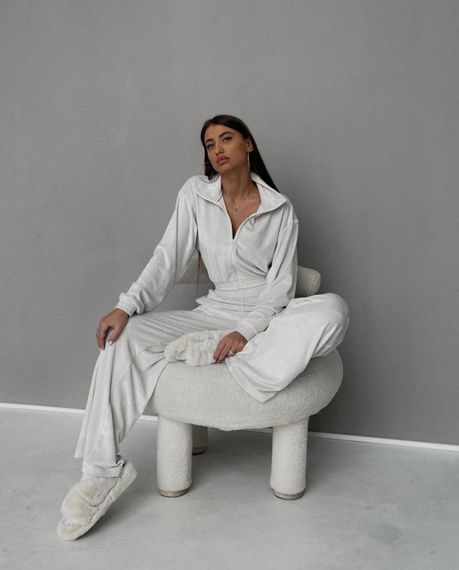 Женский велоровый спортивный костюм двойка с укороченной кофтой BF862 цвет белый, размер 42/44 | Зображення 1