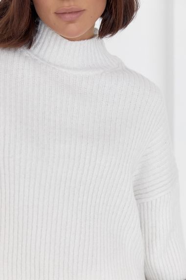 Однотонный женский свитер oversize фасона молочный цвет M | Зображення 3