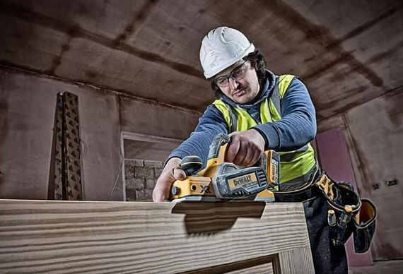 Рубанок акумуляторний DeWalt без АКБ та ЗП DCP580NT | Зображення 1