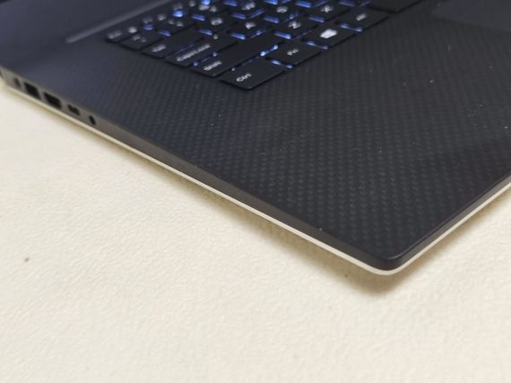 Мобільна робоча станція Dell XPS 15 9550 / 15.6" (1920x1080) IPS / Intel Core i5-6300HQ (4 ядра по 2.3 - 3.2 GHz) / 12 GB DDR4 / 256 GB SSD / nVidia GeForce GTX 960M, 2 GB GDDR5, 128-bit / WebCam б/в | Зображення 2