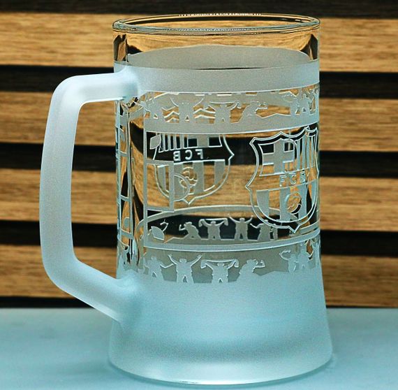 Пивний келих 670 мл Barcelona з гравіюванням подарунок для фаната ФК Барселона футбольний кухоль круговий | Зображення 1