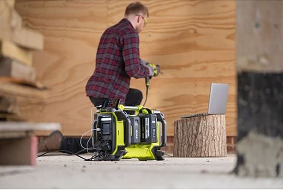 Інвертор напруги акумуляторний Ryobi RY36BI1800A-0, 36 Вольт, 1800Вт (без АКБ) (5133004942) | Зображення 1