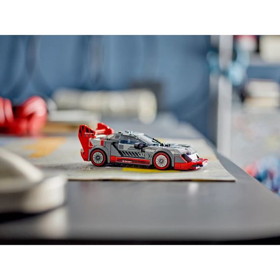 Конструктор LEGO Speed Champions Автомобіль для перегонів Audi S1 e-tron quattro 274 деталі (76921) | Зображення 3