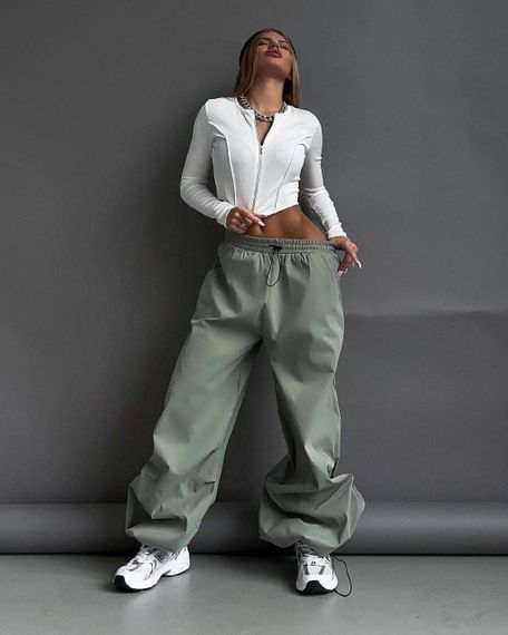 Женские широкие штаны парашюты оверсайз с затяжками снизу SS517 цвет оливковый, размер onesize 42/46