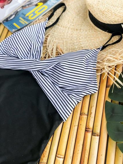 Суцільний смугастий чорний купальник  PLUS SIZE з зйомними чашками | Зображення 4