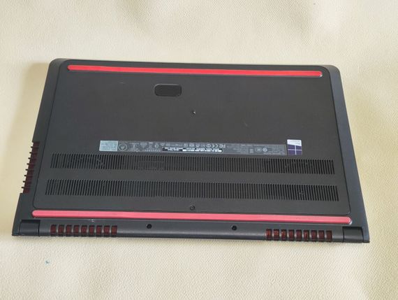 Ігровий ноутбук Dell Inspiron 15 Gaming 5577 / 15.6" (1920x1080) TN / Intel Core i7-7700HQ (4 (8) ядра по 2.8 - 3.8 GHz) / 16 GB DDR4 / 256 GB SSD / nVidia GeForce GTX 1050, 2 GB GDDR5, 128-bit / WebCam б/в | Зображення 7