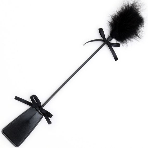 Стек с черным мехом для БДСМ-игр Tender and painful цвет черный sexstyle