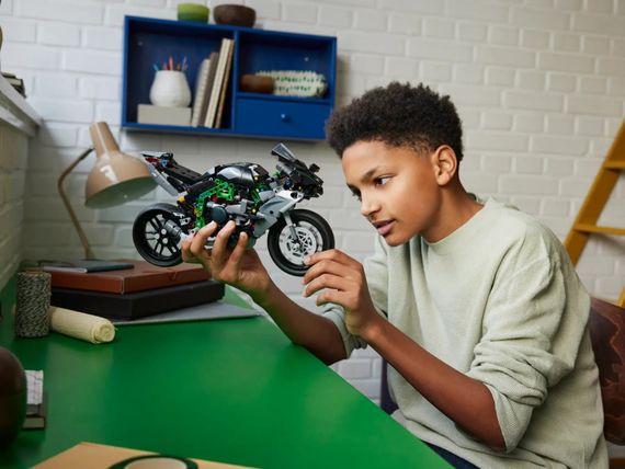 Конструктор LEGO Technic Мотоцикл Kawasaki Ninja H2R 42170 | Зображення 1