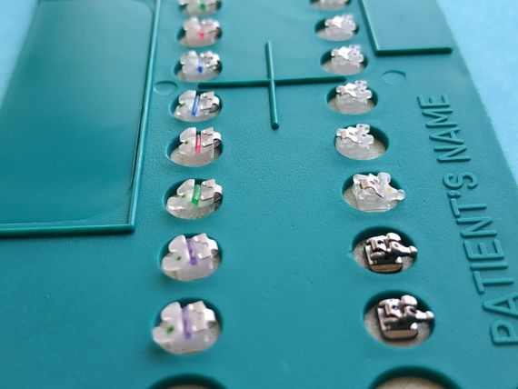 Керамические брекеты Glacier Aesthetic Self-ligating Brackets, Roth .022" w/h 345 (ВЧ: 10 шт.) | Зображення 2