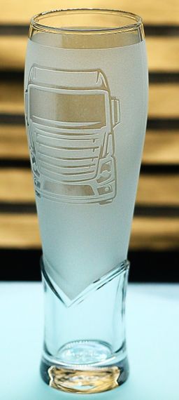 Подарунковий крафтовий келих для пива соку води 440 мл з гравіюванням вантажної машини | Зображення 2