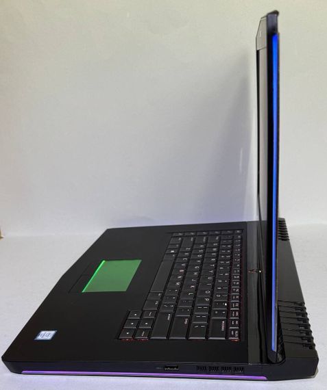 Игровой ноутбук Б-класс Dell Alienware 15 R3 / 15.6" (1920x1080) IPS / Intel Core i5-6300HQ (4 ядра по 2.3 - 3.2 GHz) / 16 GB DDR4 / 256 GB SSD M.2 + 1000 GB HDD / nVidia GeForce GTX 1060, 6 GB GDDR5, 192-bit / WebCam б/у | Зображення 8