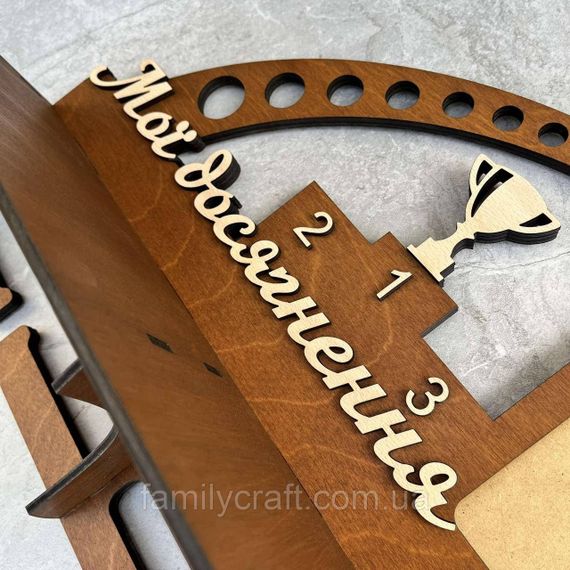 Медальниця з фоторамкою і полицею для кубків Дерев'яний тримач для медалей Органайзер для нагород | Зображення 3