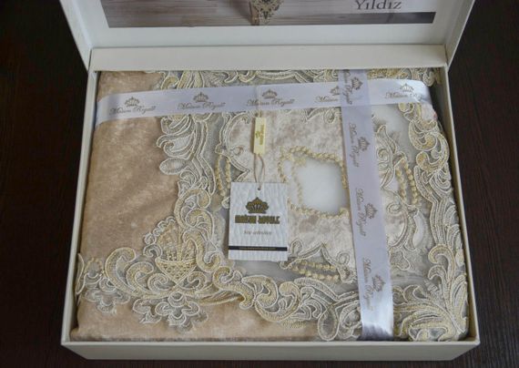 Велюрова скатертина з мереживом Maison 160×350 см Yildiz бежева | Зображення 3