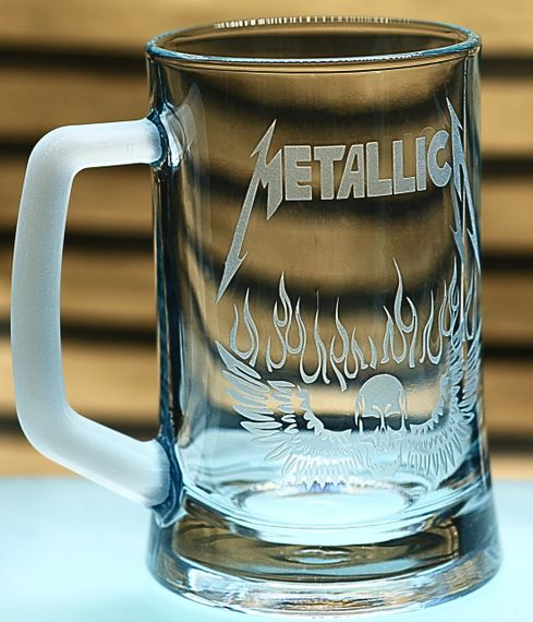 Пивний келих 670 мл Metallica з гравіюванням кружка для фаната металу Рок-атрибутика  подарунок металісту Металіка | Зображення 1
