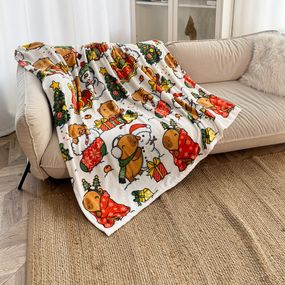 Флисовый плед новогодний с капибарами и снеговиками 150x200 см, мягкий и теплый для зимних вечеров.