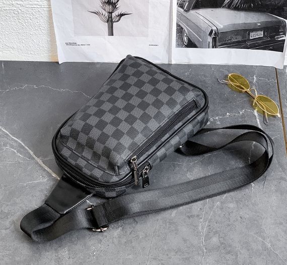 Сумка слінг чоловіча нагрудна містка стильна чорна у клітинку | Зображення 4
