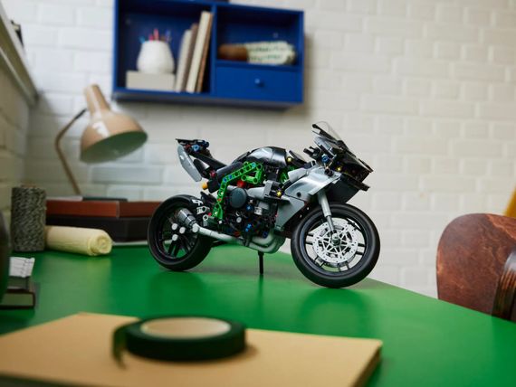 Конструктор LEGO Technic Мотоцикл Kawasaki Ninja H2R 42170 | Зображення 2