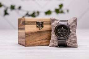 Коробочка для 1 часов со стеклянной крышкой и логотипом