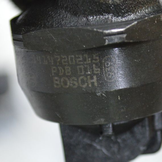 Насос форсунка Volkswagen 1.9 TDI Golf Passat Polo T5 Фольксваген Гольф Пассат BOSCH 038130073AG 0414720215 | Зображення 2