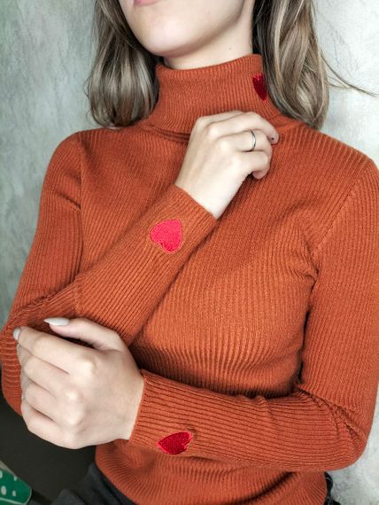 Женская водолазка-гольф в рубчик с сердечками KV920, размер 42/48, цвет кирпичный
