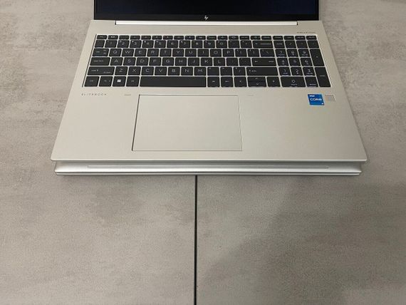 Ультрабук HP EliteBook 860 G10 / 16" (1920x1200) IPS / Intel Core i5-1335U (10 (12) ядер по 3.4 - 4.6 GHz) / 16 GB DDR5 / 512 GB SSD M.2 / Intel Iris Xe Graphics / WebCam / Fingerprint б/в + Подарунок Дротова миша / USB | Зображення 3