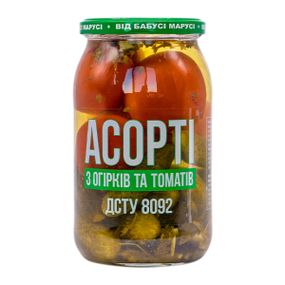 Асорти з огірків та томатів Бабусі Марусі 870 г