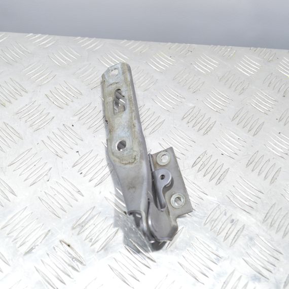 Петля капота права Audi A4 B7 2004-2008 Петля капота права Ауді а4 б7 8E0823302E