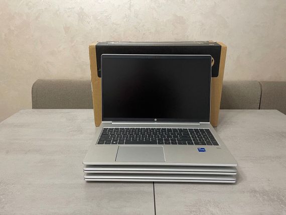 Ультрабук HP ProBook 450 G10 / 15.6" (1920x1080) IPS / Intel Core i5-1335U (10 (12) ядер по 3.4 - 4.6 GHz) / 16 GB DDR4 / 256 GB SSD M.2 / Intel Iris Xe Graphics / Fingerprint / WebCam б/у | Зображення 2