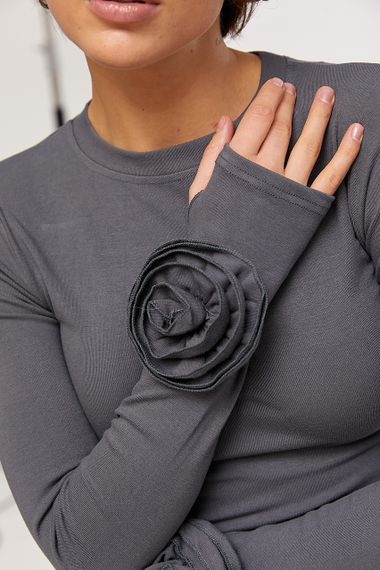 Однотонний лонг з трояндами на рукавах - сірий цвет, ONE SIZE (є розміри) | Зображення 3