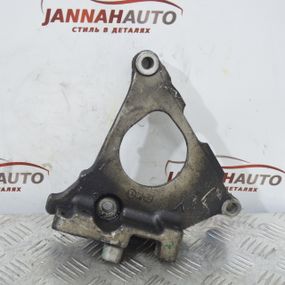 Кронштейн двигуна 2.2 D Nissan Primera P12 2002-2007 Лапа опора мотора Ніссан Примера