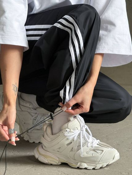 Женские брюки из плащевки карго с лампасами и накладными карманами SSH133 цвет черный, onesize 42/46 | Зображення 4