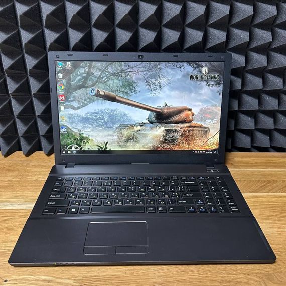 Ноутбук Б-клас Clevo W54 55SU1 / 15.6" (1920x1080) TN / Intel Core i7-4712MQ (4 (8) ядра по 2.3 - 3.3 GHz) / 8 GB DDR3 / 128 GB SSD / Intel HD Graphics 4600 / WebCam б/в | Зображення 1