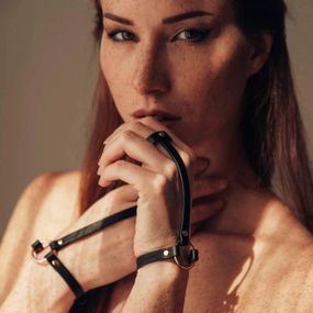 Браслети на зап'ястя та палець MAZE Bijoux Indiscrets чорні, OS sexstyle