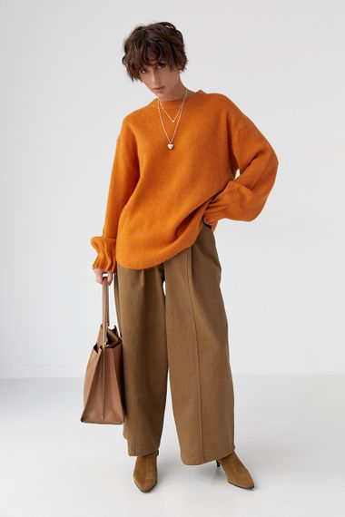 В'язаний вільний джемпер з оригінальними манжетами на рукавах - теракотовий цвет, ONE SIZE (є розміри) | Зображення 2