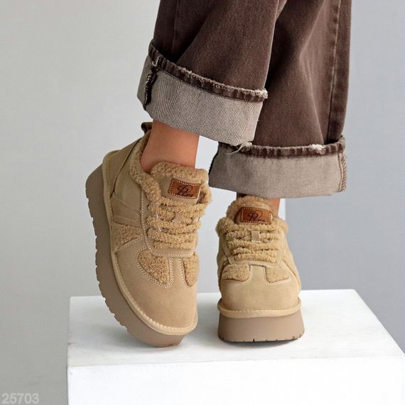 Замшевые Бежевые кроссовки угги с мехом Тедди на утолщенной подошве | Зображення 8